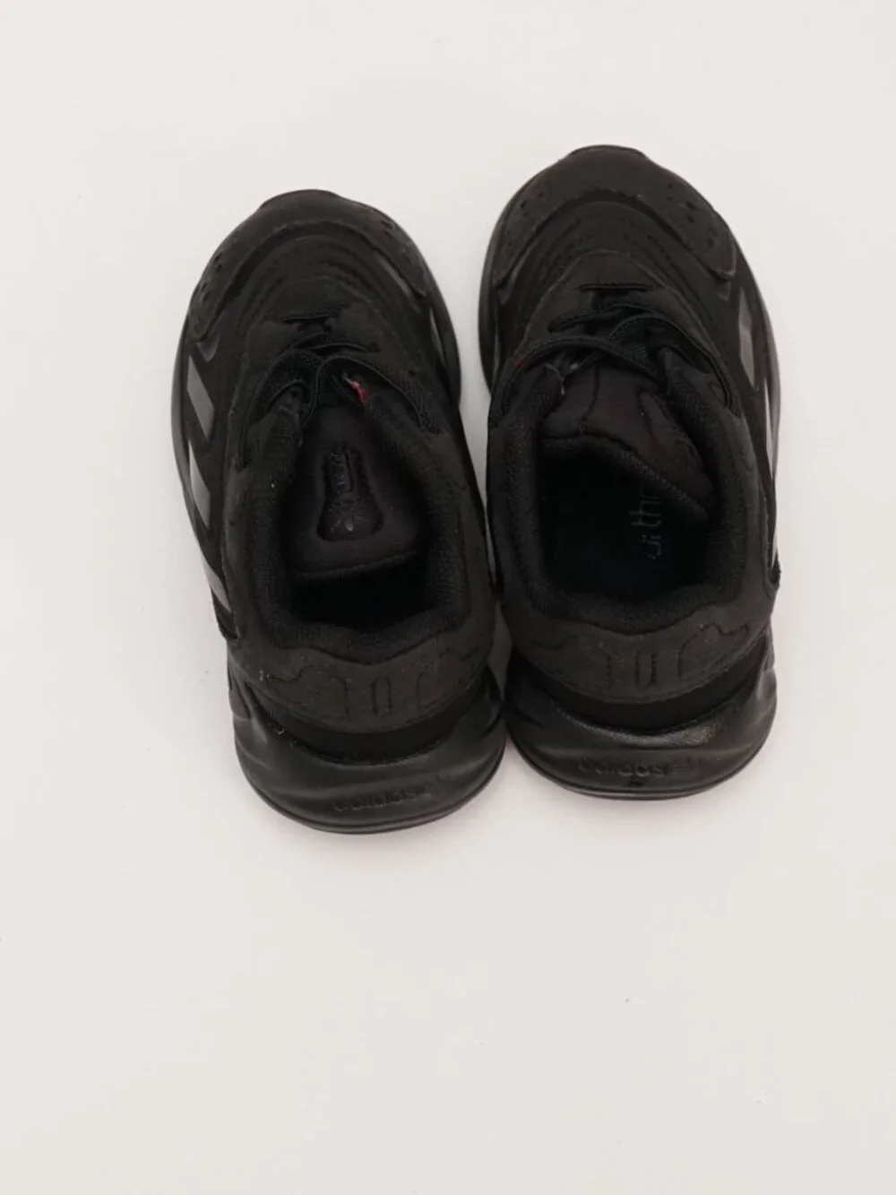 Adidas Ozelia shoes - size US 9k